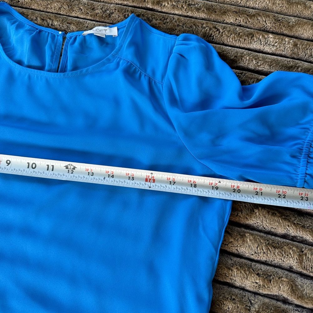 🎉5 for $40🎉 Loft Top Blouse Shirt Size S Blue - Picture 5 of 6